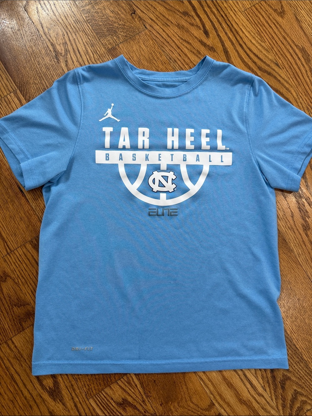 North Carolina Tar Heels Jordan Dri-Fit Shirt. Size Medium. Excellent Condition.